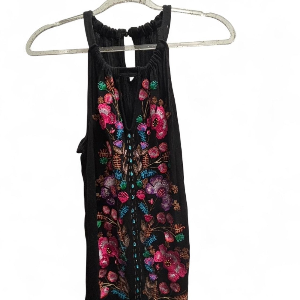 black embroidered tank top featuring vibrant floral embroidery Size M